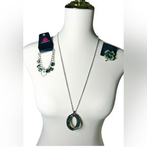 Green 4 pc jewelry bundle set
Necklace Earrings & Four Leaf Clover Pin